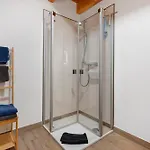Junge 4 Apartment