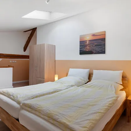 Junge 4 Apartment Lohe-Rickelshof