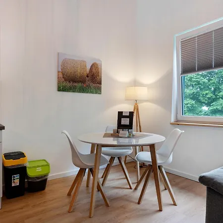 Junge 4 Apartment *