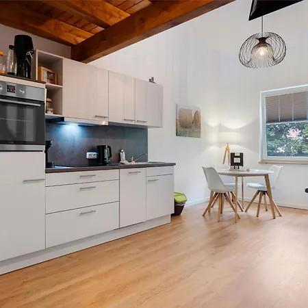 Apartment Junge 4 *